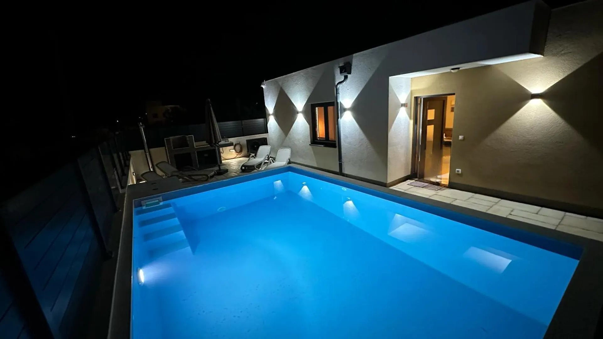 Ferienhaus Villa Poolhouse Flip Flop - Mit Privatem Pool Vir