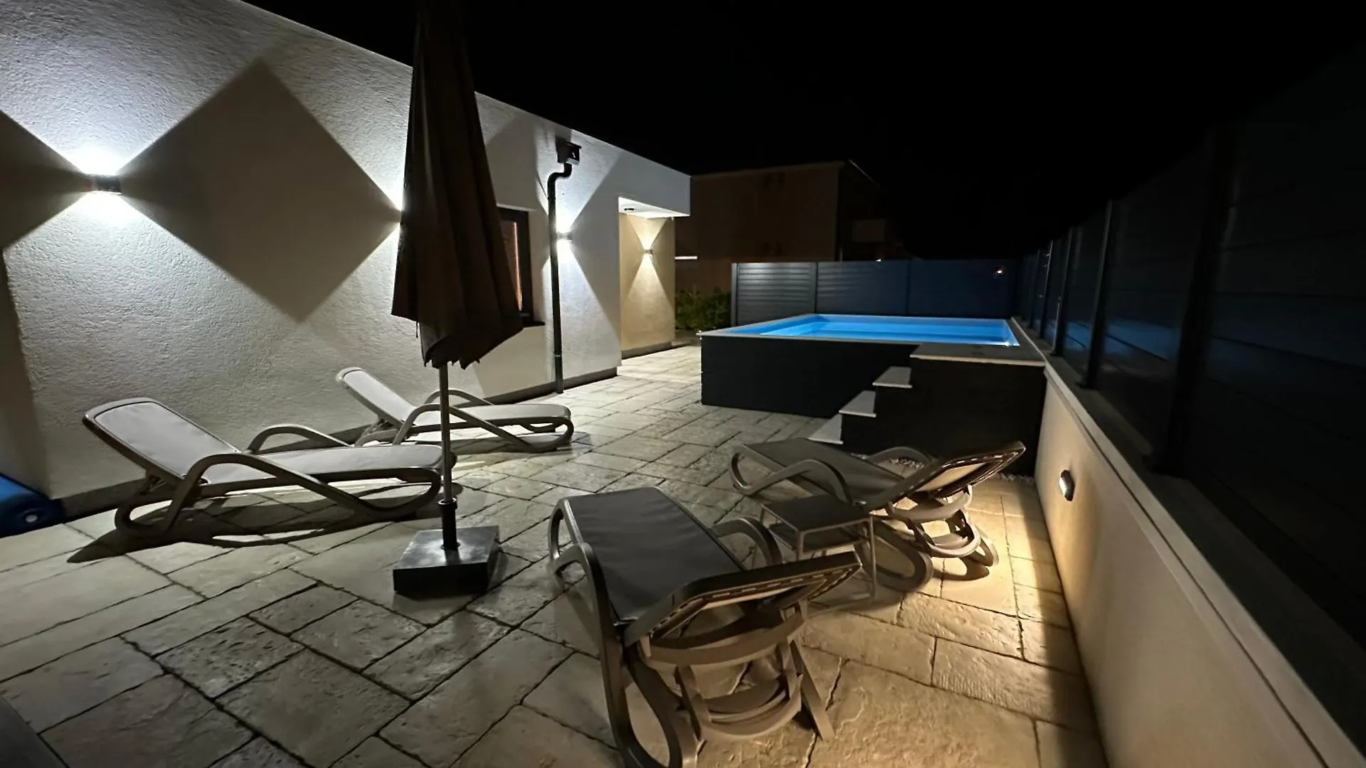 Villa Poolhouse Flip Flop - Mit Privatem Pool Vir