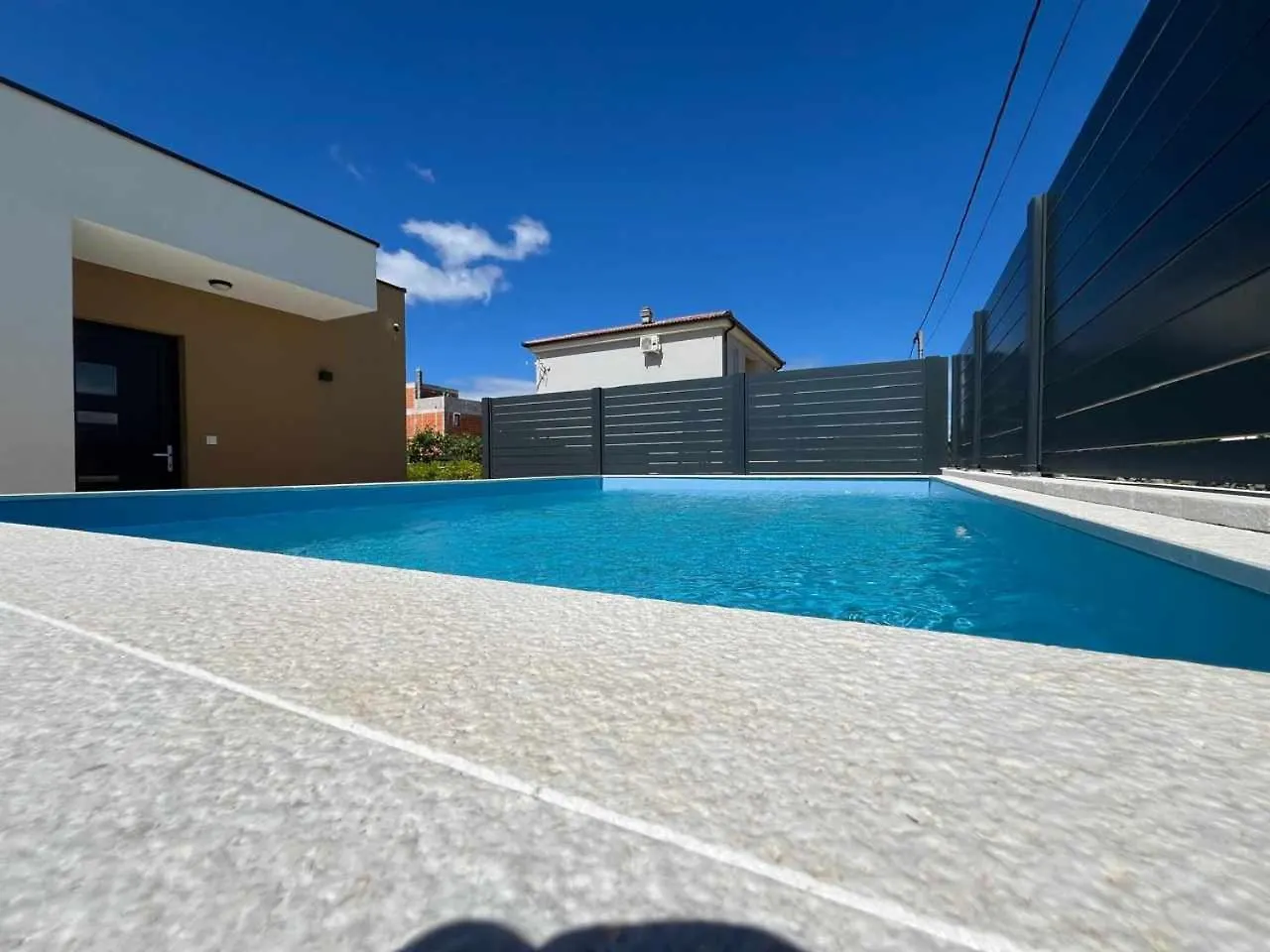 Poolhouse Flip Flop - Mit Privatem Pool location